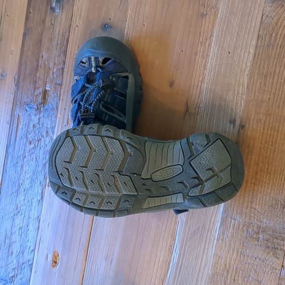 Like New Keen Newport H2 Sandals - Picture 2 of 5